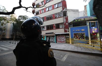 Hay desprendimientos leves en 18 inmuebles por sismo, afirma Mancera