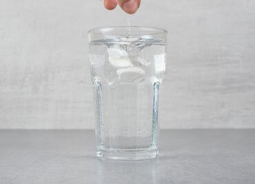 Conoce cómo evitar la deshidratación con este suero casero