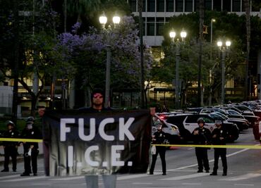 Se disparan 700% agresiones contra agentes del ICE en EU; redadas migratorias de Trump, la principal causa