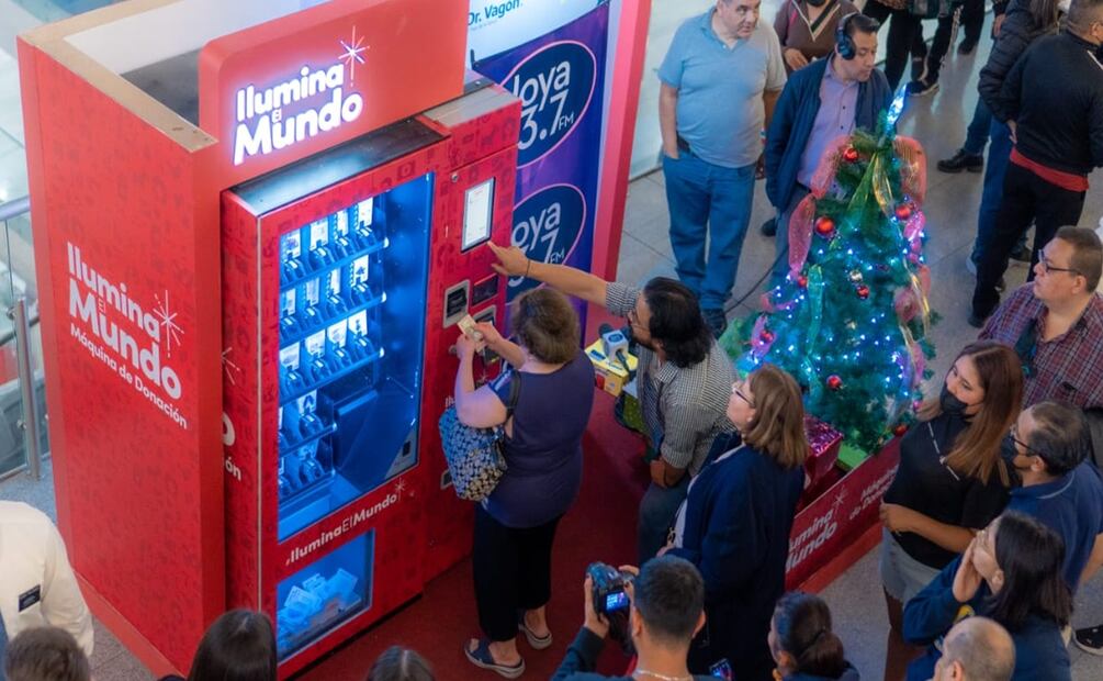 Las máquinas “expendedoras de caridad” están disponibles desde este 29 de noviembre al 29 de diciembre en Guadalajara, Torreón, San Luis Potosí, Querétaro, Gómez Palacio, Atlixco y Ciudad de México. Foto: : Eduardo Dina