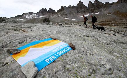 Realizan funeral en Suiza por desaparición de glaciar “Pizol”