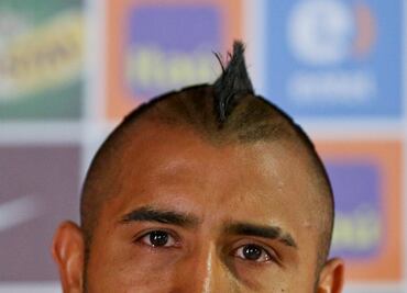 Chileno Arturo Vidal niega desórdenes en fiesta