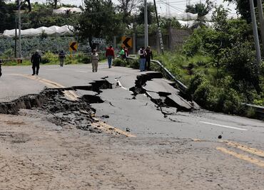 Cierre total de la carretera federal 55 en Tenancingo, Edomex por grietas y hundimientos tras intensas lluvias