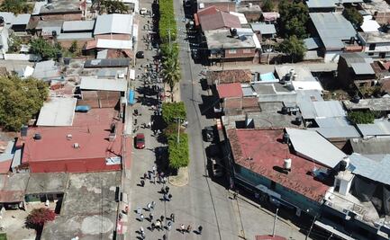 Ala radical del magisterio vuelve a agredir a policías y GN en Uruapan, Michoacán