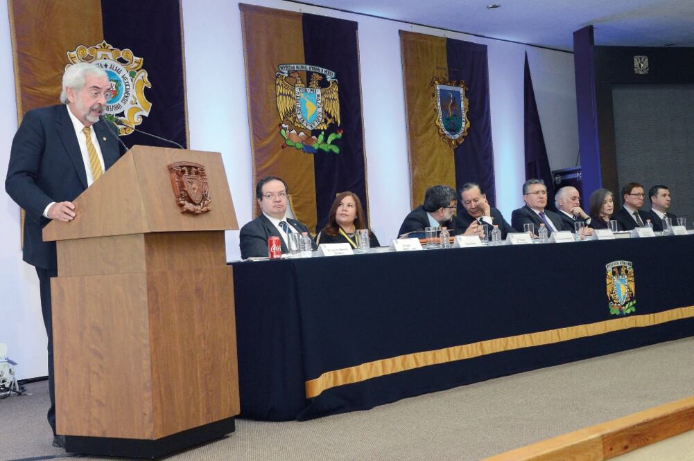 Enrique Graue, rector de la UNAM, entregó ayer el premio Alfonso García Robles. Dijo que todas las naciones del mundo se han enriquecido con las distintas olas migratorias. (CORTESÍA)
