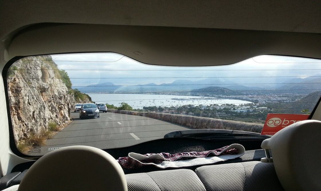 La luneta térmica sirve para desempañar el cristal trasero, entre otras cosas / Foto: Pixabay