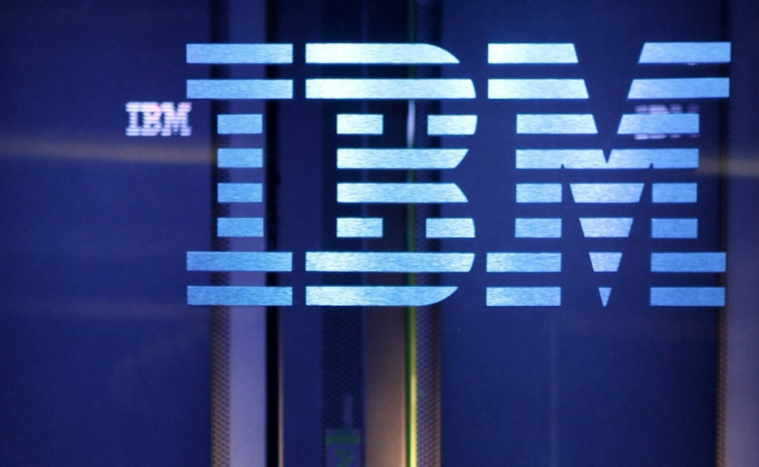 The IBM logo is displayed - Photo: Seth Wenig/AP