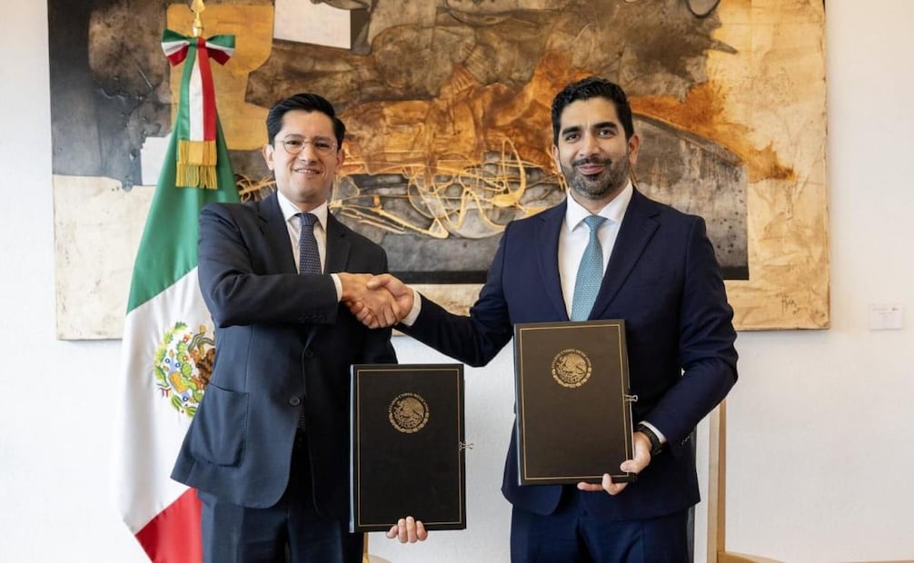 El canciller Roberto Velasco y Roberto Lazzeri, exdirector general del Banco Nacional de Comercio Exterior y de Nacional Financiera. Foto: Especial
