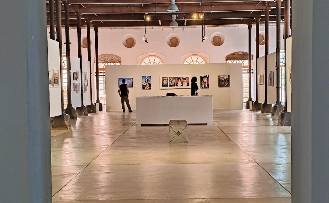 Para celebrar sus dos décadas de vida, el CaSa montó una exposición fotográfica que cuenta la historia de Oaxaca, sus movimientos sociales, fiestas, sitios, comunidades, juegos, tradiciones y su arte. Foto: JUAN CARLOS ZAVALA/EL UNIVERSAL