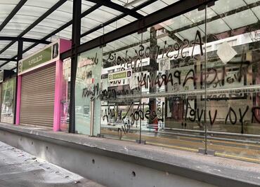 Exigen justicia por la muerte y lesión de dos personas arrolladas por el Metrobús en estación Tlatelolco