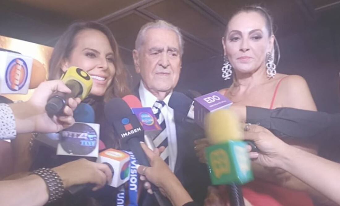 Eric del Castillo junto a sus hijas Kate y Verónica; el actor es sorprendido con homenaje. Foto: Armando Pereda/EL UNIVERSAL