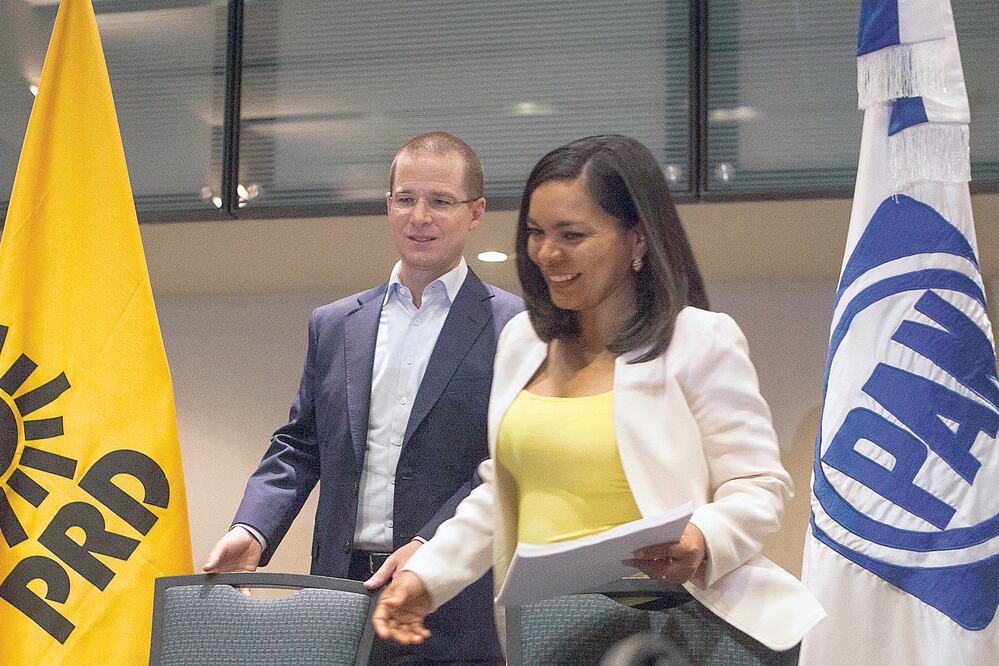 El presidente del PAN, Ricardo Anaya, y la secretaria general del PRD, Beatriz Mojica, solicitaron a la Sedesol evitar el uso indebido de los programas (CRISTOPHER ROGEL. EL UNIVERSAL)