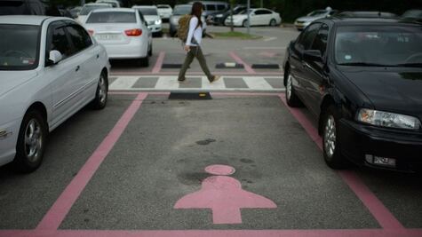 La polémica eliminación de las plazas de aparcamiento solo para mujeres en Seúl
