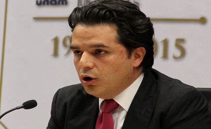 Zoé Robledo se baja de la contienda para dirigir al PRD