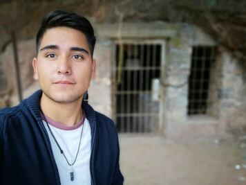 En Tamaulipas, joven se vuelve "mil usos" para pagar sus estudios