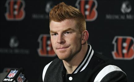 Andy Dalton firma con los Cowboys