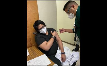 Aplicación de vacuna, una dosis de felicidad: Médico de Ciudad Juárez