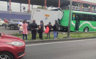 Choque entre transporte público y dos camionetas deja 9 lesionados en Calzada Zaragoza; conductor huye tras el impacto