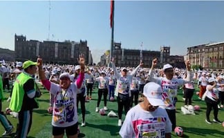 Clara Brugada encabeza clase masiva de futbol en el Zócalo; CDMX busca romper Récord Guinness rumbo al Mundial 2026