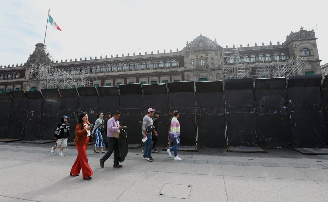 Palacio Nacional blindado ante protestas por 10 años del Caso Ayotzinapa. Foto: Mario Guzmán / EFE