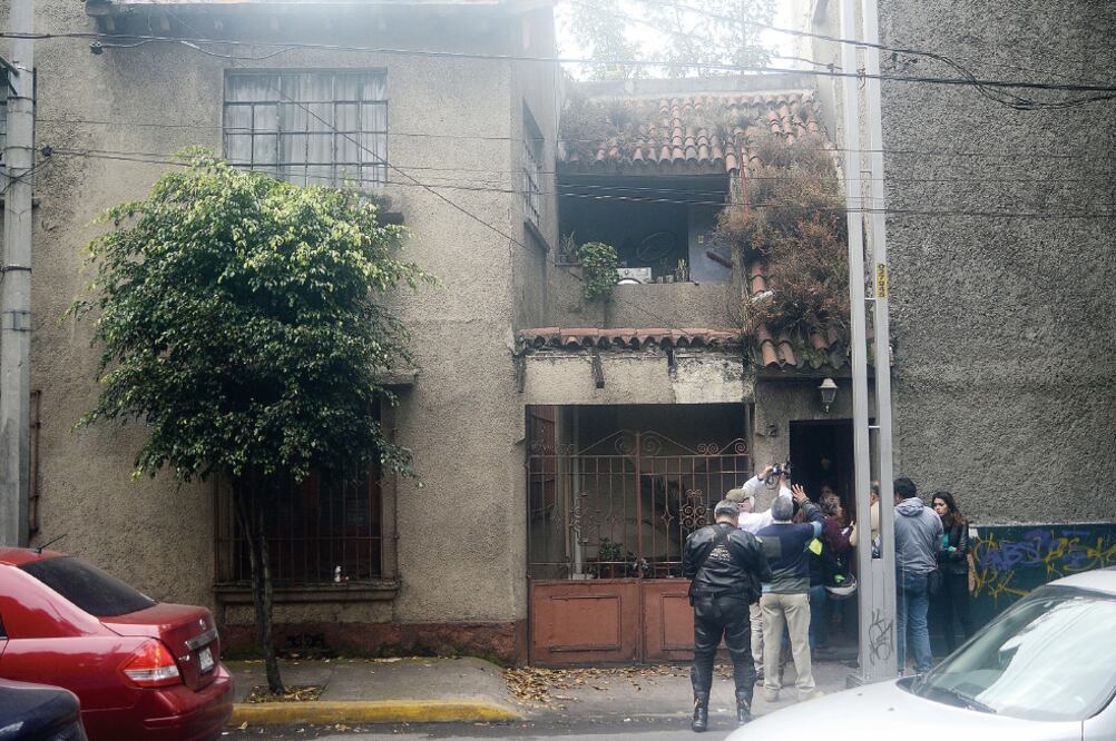 La semana pasada, agentes de la procuraduría catearon la casa de una mujer señalada por haber envenenado a perros (ARCHIVO EL UNIVERSAL)