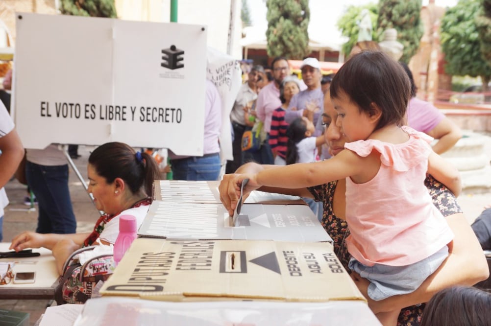 Morena se mantenía al frente en Oaxaca, hasta ayer en la noche, en 43 de 153 municipios (EDWIN HERNÁNDEZ. EL UNIVERSAL)
