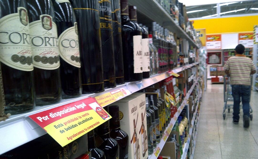 La Ley Seca abarca la suspensión de venta de bebidas alcohólicas en todas sus graduaciones - Foto: Santiago Armas/Xinhua