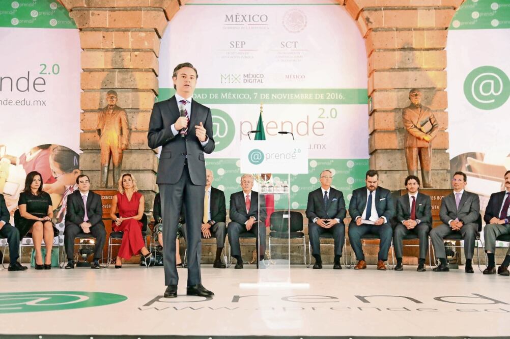 El secretario de Educación Pública, Aurelio Nuño, encabezó la ceremonia de presentación del programa @prende 2.0 (SEP)