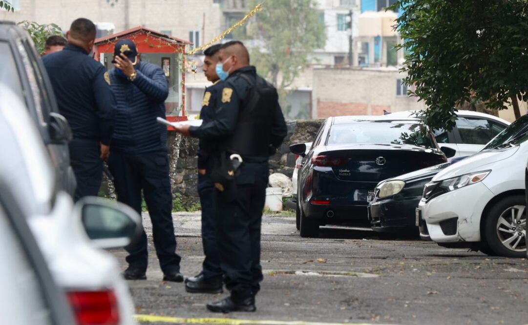 Hallan el cuerpo de un hombre dentro de auto abandonado en la alcaldía Álvaro Obregón (28/09/2025). Foto: Valente Rosas / EL UNIVERSAL