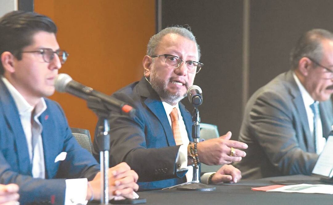 El abogado Gabriel Regino desestimó los resultados del dictamen final sobre la L12, pues se trata de un informe y no de un dictamen forense. Foto: Juan Armando Martínez. EL UNIVERSAL