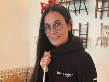 Demi Moore entra al Museo del Louvre con su perrito y la critican en redes