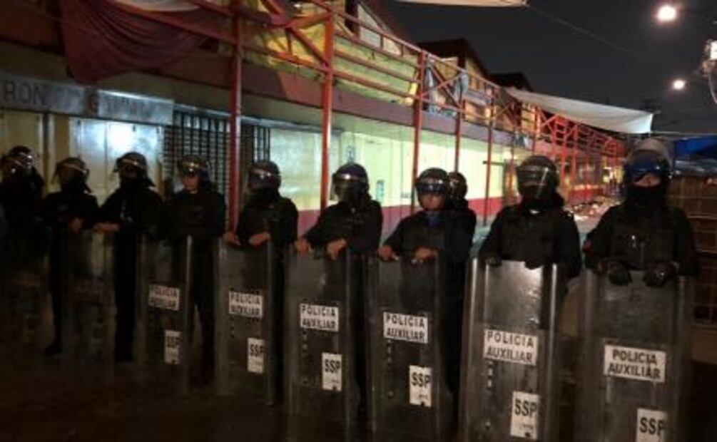 Operativo en Tepito contra piratería deja 6 policías heridos