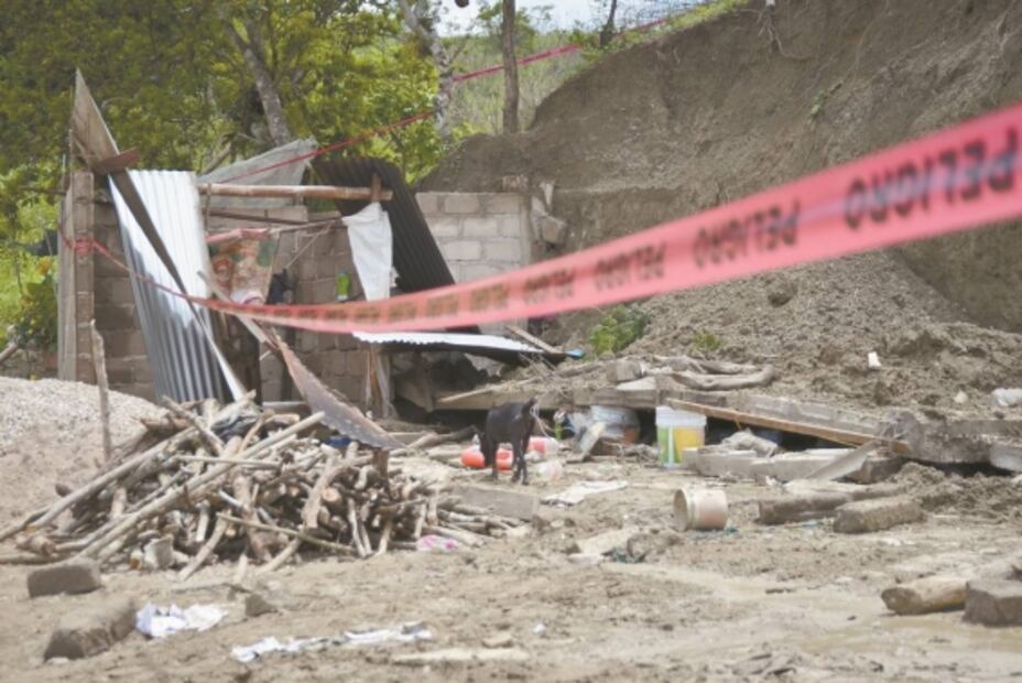 Despiden a mujer y niños que fallecieron en deslave en Chiapas