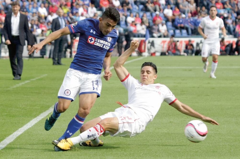 Los jugadores de Toluca tuvieron algunas entradas fuertes. (CARLOS MEJÍA. EL UNIVERSAL)