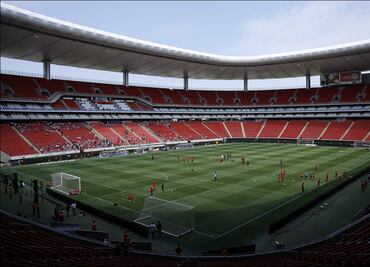 Chivas fue sancionado con veto para el Estadio Akron; también recibieron multa económica