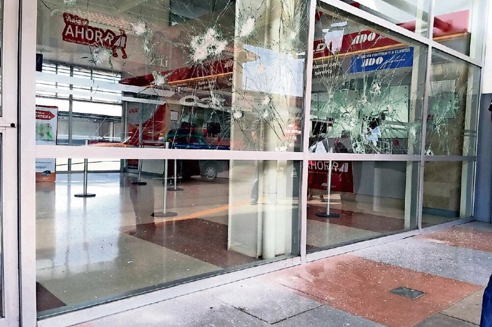 En Tapachula se reportó que unos 200 presuntos estudiantes normalistas vandalizaron una terminal de autobuses (ARCHIVO EL UNIVERSAL)