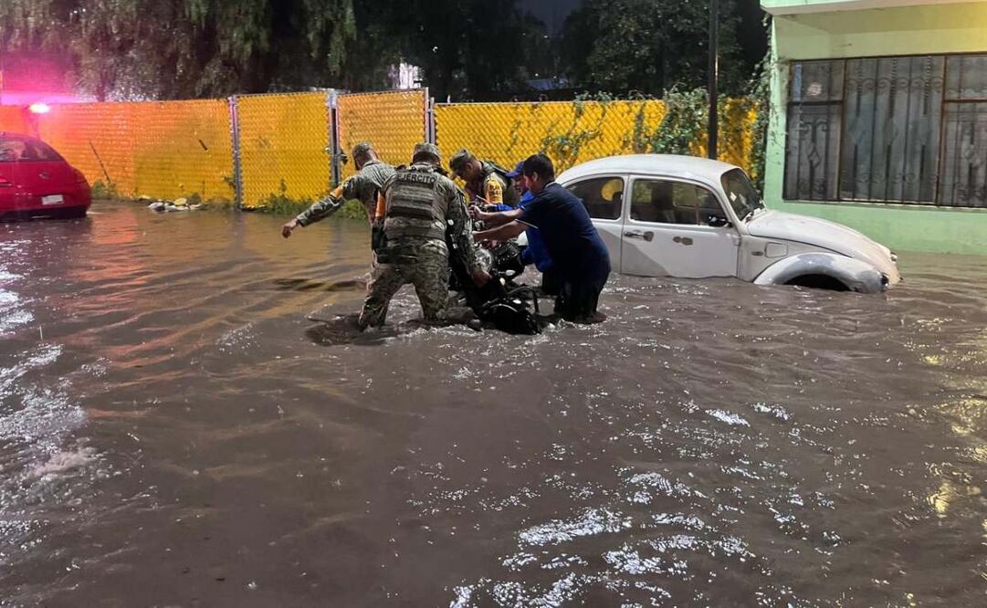Dos mujeres pierden la vida tras las intensas lluvias en cayeron en la ciudad de Querétaro. Foto: Especial.