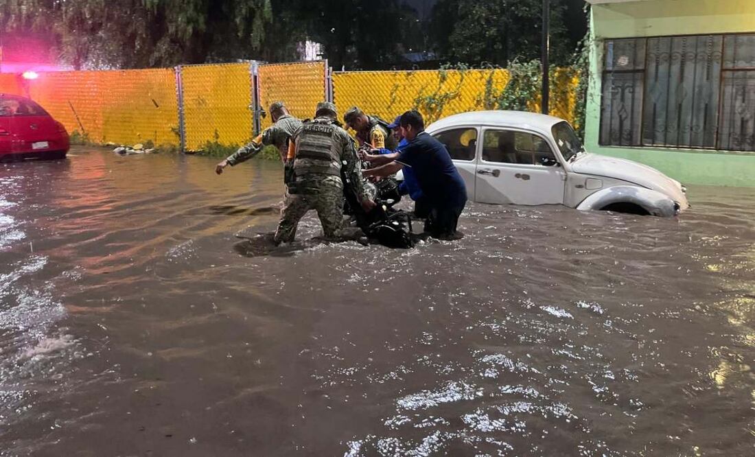 Dos mujeres pierden la vida tras las intensas lluvias en cayeron en la ciudad de Querétaro. Foto: Especial.
