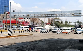 Transportistas bloquean accesos al Metro Cuatro Caminos; denuncian afectaciones de la Línea 3 del Mexicable