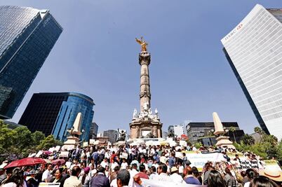 Con cadena humana, PRD apoya  migrantes 