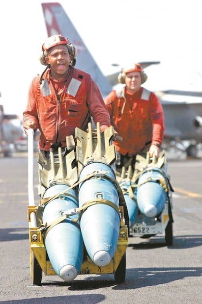 El Foco. El elefante blanco y la robot REK