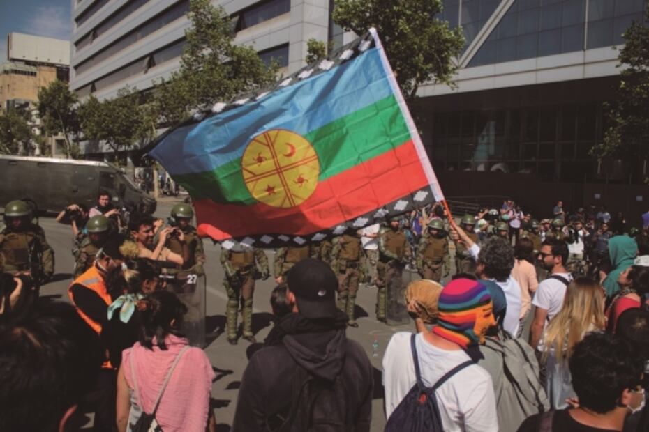 "Pinochet confiscaba la palabra en Chile": llega antología de la poeta Carmen Berenguer