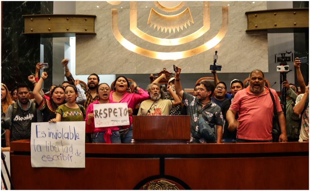 Protesta de reporteros y reporteras en la tribuna del Congreso de Guerrero por amenazas y agresiones en su contra (12/11/2024) Foto: Especial