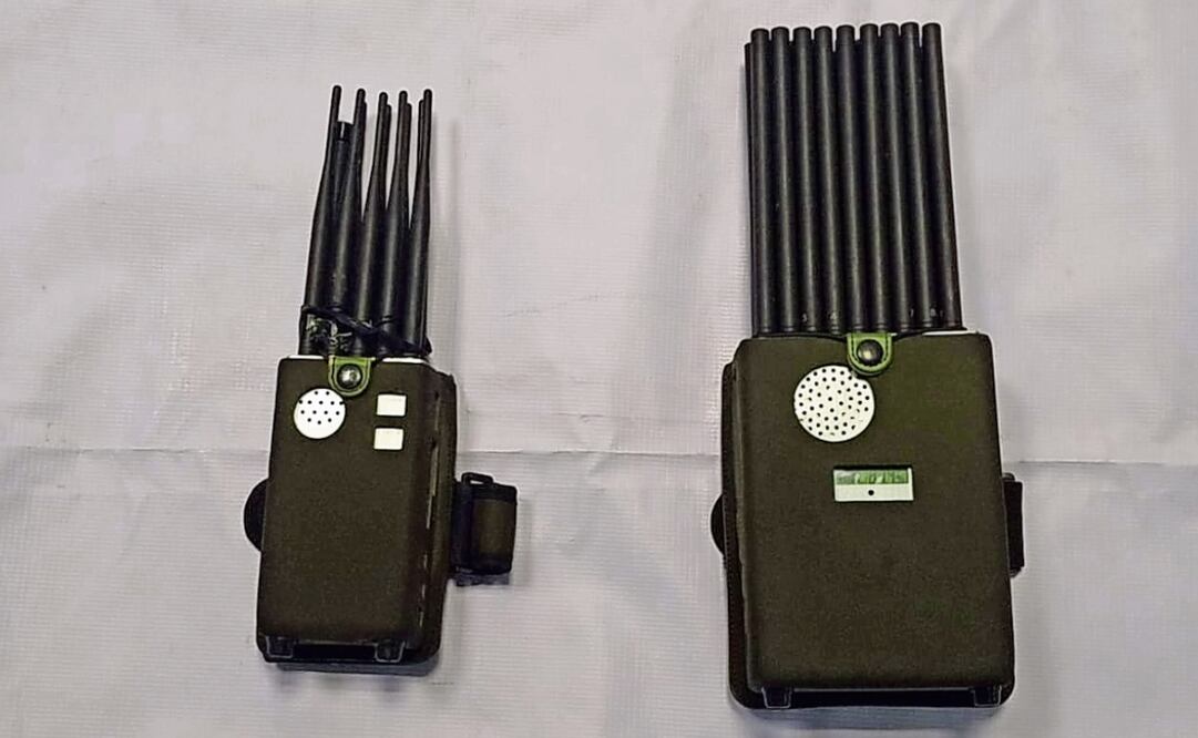 Los inhibidores de señal, de 12 y 16 antenas, que los delincuentes utilizaban para bloquear la comunicación de transportistas. Foto: Especial