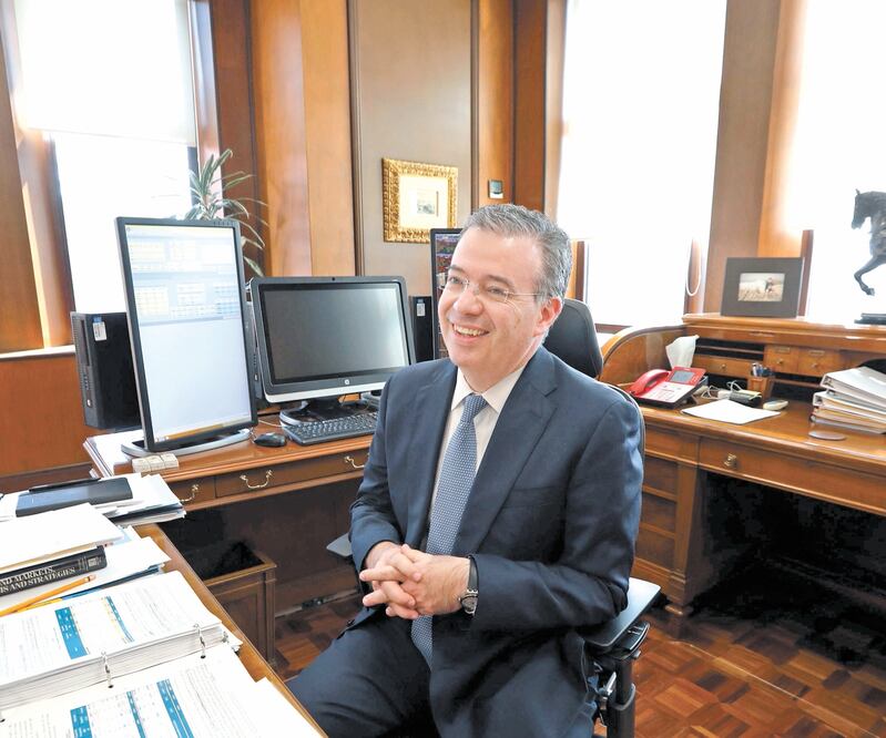 Alejandro Díaz de León es el actual gobernador del Banco de México y en diciembre del próximo año se terminará su gestión. En 2017 tomó el lugar que dejó Agustín Carstens. Fotos: ARCHIVO EL UNIVERSAL
