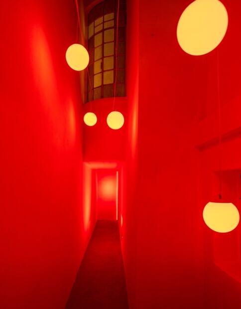 Maison Diez Company, experiencia de luz a través de instalaciones