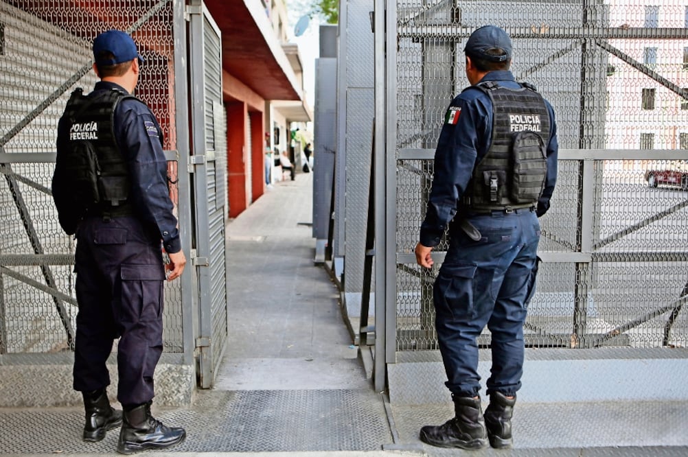 Policías federales consultados por EL UNIVERSAL relataron que el cese en sus funciones por dar positivo a drogas también puede incluir una carta de inhabilitación para no volver a laborar en la administración pública (VALENTE ROSAS)