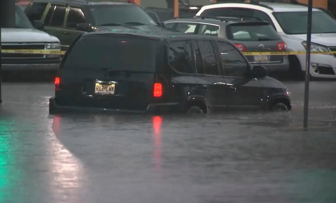 Esta imagen extraída de un vídeo muestra automóviles sumergidos en las aguas de la inundación en Rahway, Nueva Jersey. Foto: AP/Archivo