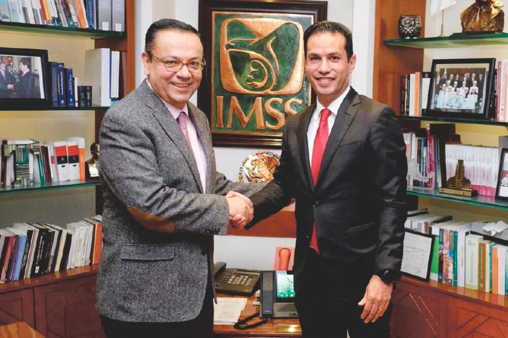 En Twitter, Tuffic Miguel Ortega (der.) publicó que tuvo un primer acercamiento con el ex panista en las oficinas centrales del IMSS. (FOTO TOMADA DE TWITTER)