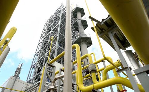 El gas natural seguirá como una pieza estratégica para respaldar la generación eléctrica ante el crecimiento de fuentes variables como la solar y la eólica. Foto: iStock